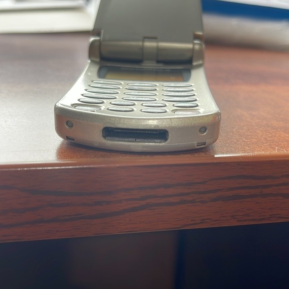 Vintage Mercedes-Benz Motorola Timeport Cell Phone sold as is. Preowned - Picture 12 of 12